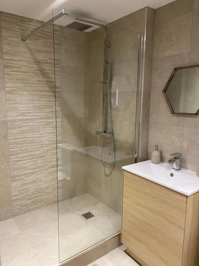 Newly Refurbished Entire Apartment - South Gosforth, Newcastle Newcastle-upon-Tyne